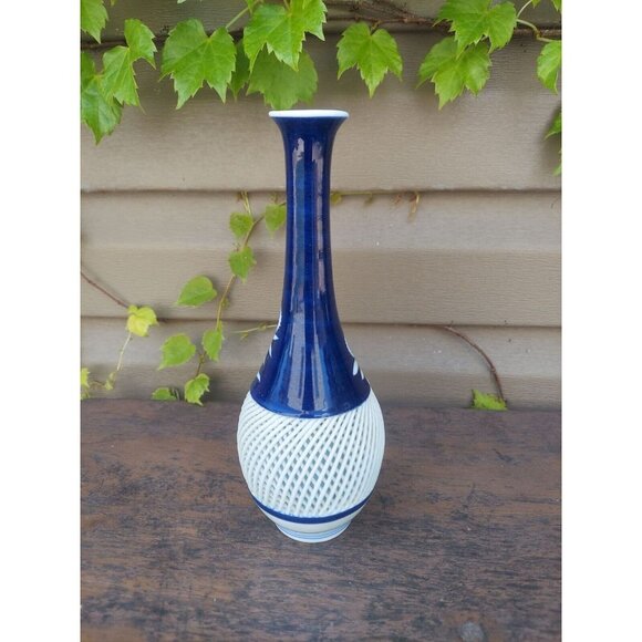 Vintage Signed Japanese Arita Hasami 9 1/2" Reticulated Porcelain Vase Open Work - Picture 3 of 4